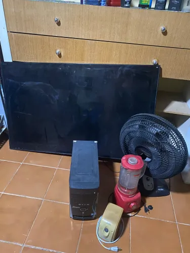 Lote de Eletrônicos (TV Sony 52", PC, Liquidificador e +) - R$ 200 Tudo!