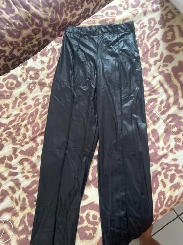 Calça preta (tamanho 38)