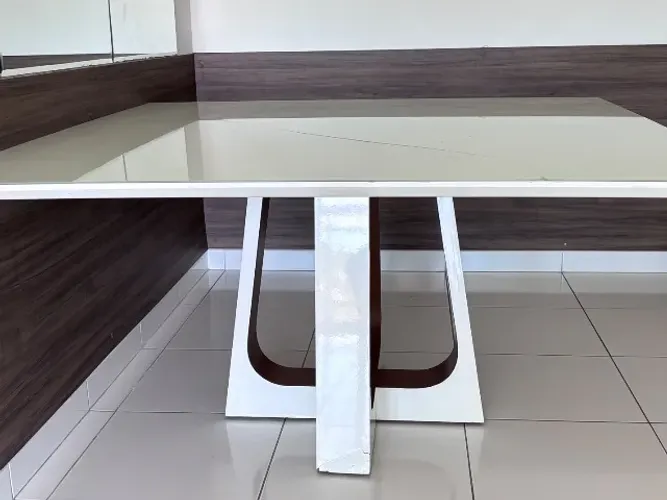 Mesa de jantar quadrada