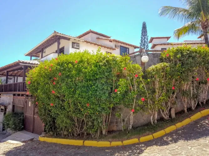 Casa ä venda vista mar com 205 m quadrados com 5 suites em Manguinhos - Armação dos Búzios