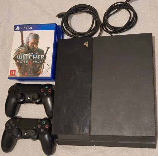 VENDO PS4 fat cuh 1115A com 4 jogos físicos