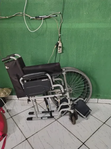 Vendo cadeira de rodas 