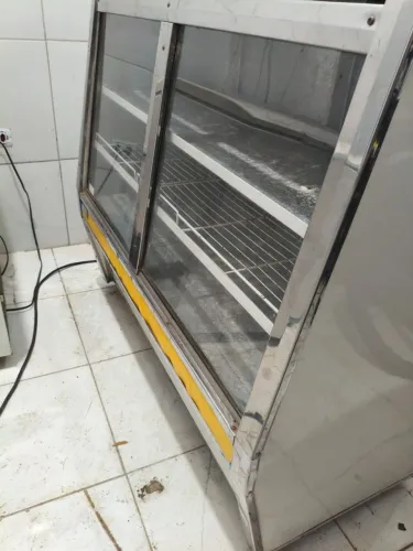Balcão Expositor em Inox e Vidro - Comercial