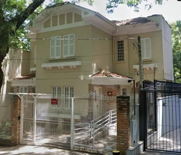 CASA COMERCIAL PRÓXIMA AO HOSPITAL MOINHOS DE VENTO COM VAGA DE ESTACIONAMENTO!