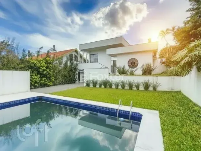 Casa à venda em Ipanema com 266 m², 3 quartos, 2 suítes, 2 vagas