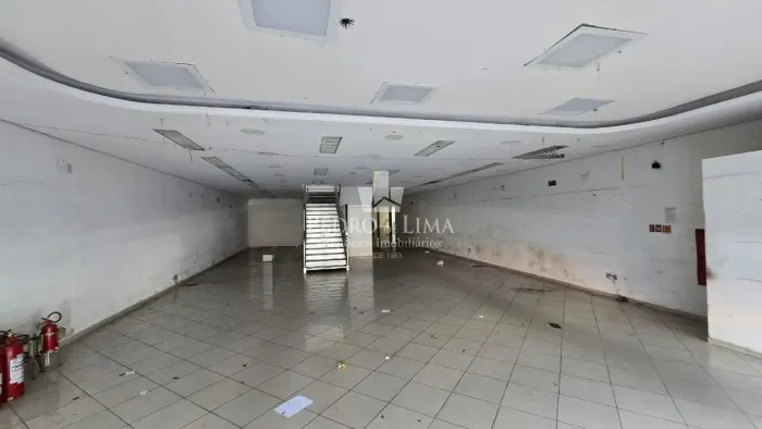 Loja com sobreloja de 1350m² acesso 2 ruas, Toda em piso frio, Fica no coração da Ponte Ra