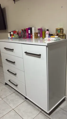 estou vendendo essa cômoda, apenas 8 meses de uso, no valor de 800 reais