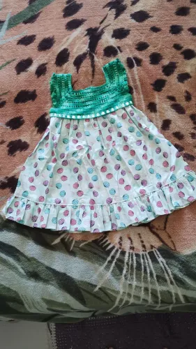 Vestido com pala de crochê