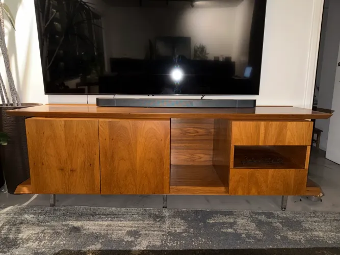 Rack para TV - Madeira alto padrão - Design sofisticado