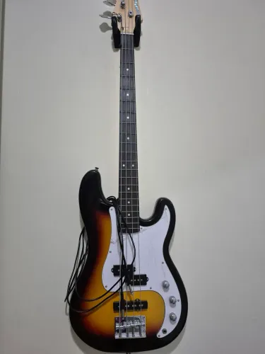 Baixo strinberg e cx amplificadora borner