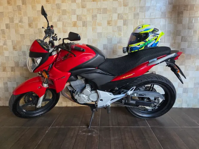 Somente venda não troco em nada.  Cb 300 2012 ipva 2026 pago