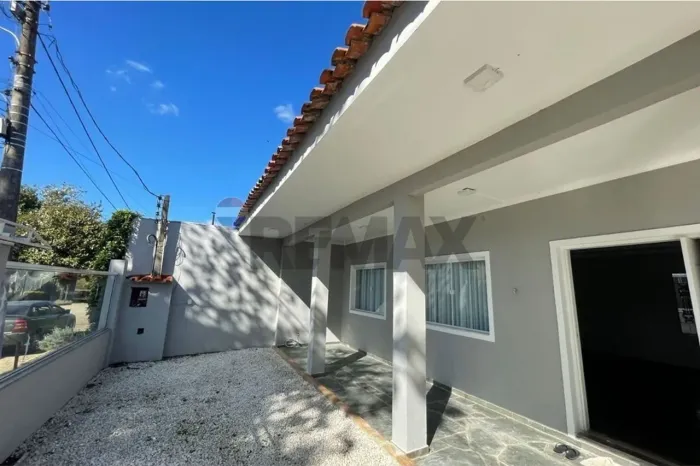 Casa linear em penedo para locação 4 quartos e piscina