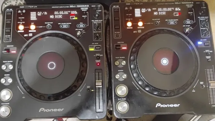 Par de CDJ PIONEER CDJ+1000MK3, Mixer DJM-500.