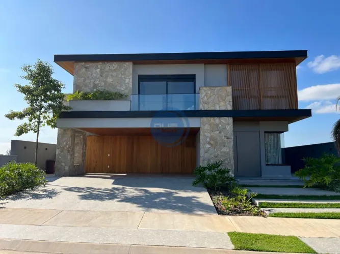 Casa Triplex de Alto Padrão com Elevador, Vista Permanente e 4 Suítes à Venda no Vila dos
