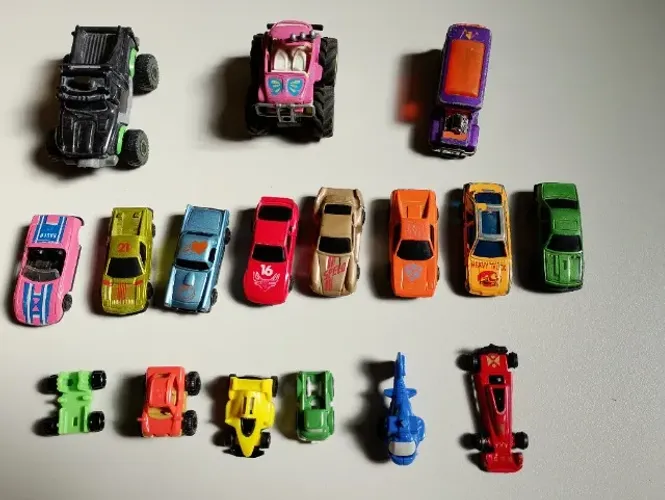Carrinhos hot wheels - 17 variados