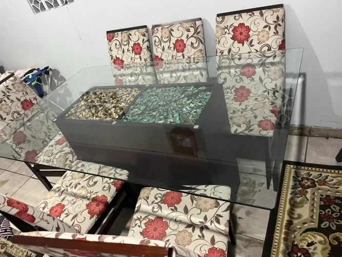 Mesa de jantar em madeira 6 cadeiras