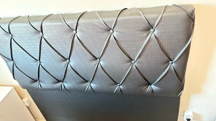 Cabeceira de Cama Ortobom Estofada em Couro - Luxo