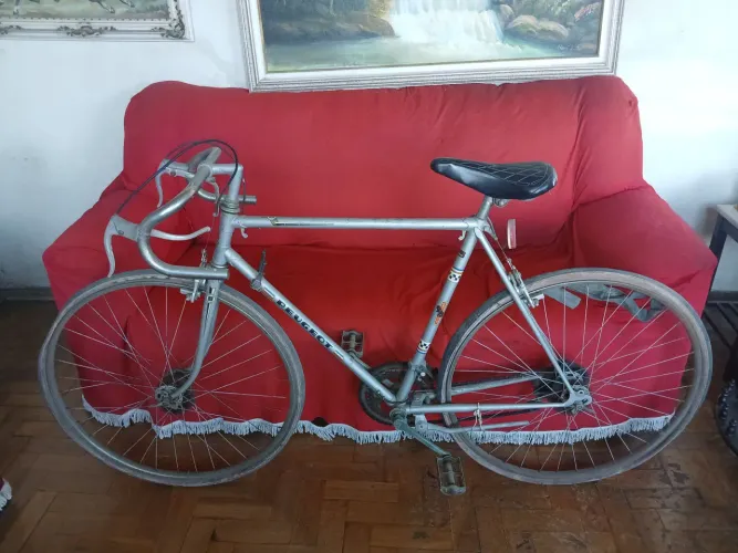 Vendo bicicleta antiga Peugeot e outras antiguidades