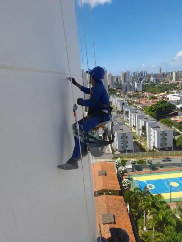 Serviços de limpeza,manutenção e pintura.