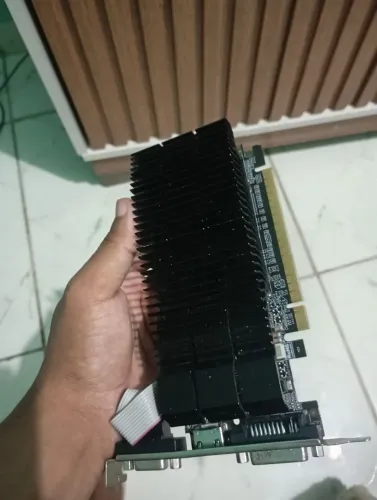 Placa de vídeo gt210 1gb