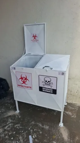 Lixeira para lixo infectantes 300 lts com divisória
