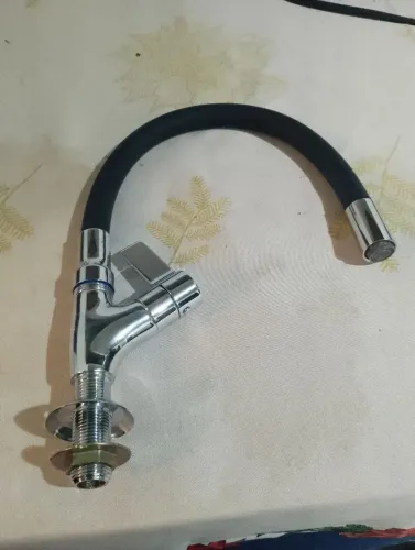 Vendo torneira para cozinha e banheiro.