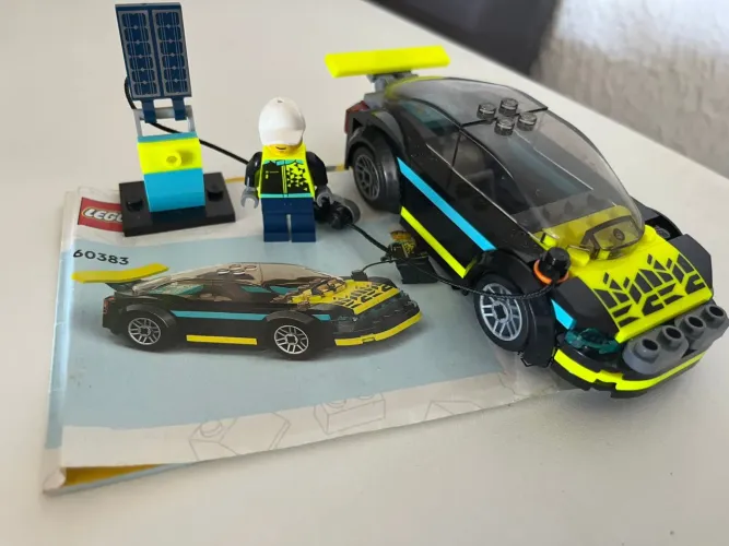 Lego city 60383 (carro esportivo elétrico com estação recarga) 