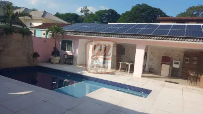 CASA COM 4 QTS, SENDO 2 SUÍTES,PISCINA, ESPAÇO GOURMET