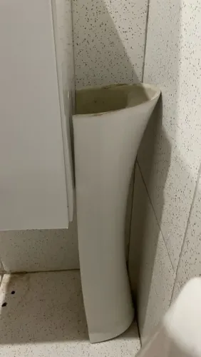 Pia de banheiro com dispensa