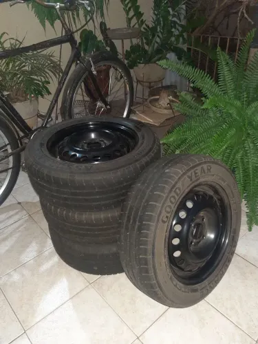 Pneus Goodyear aro 14 + rodas originais GM