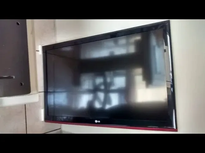 TV LG LED 42 polegadas, usada, funcionando normalmente. Não é smart