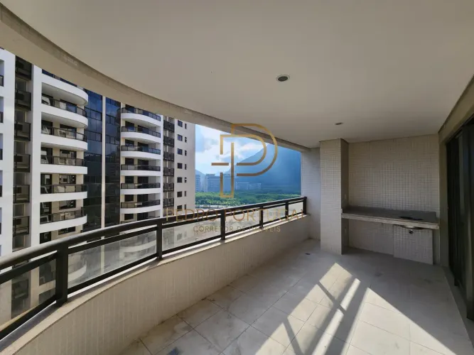 Imóvel para venda possui 122 metros quadrados com 4 quartos em Barra Olímpica - Rio de Jan