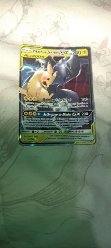 Carta pokemon aliados pikachu e Zekrom