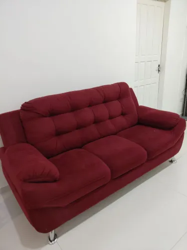 Sofá 3 lugares (comp.1.90 m larg 0.80 m )