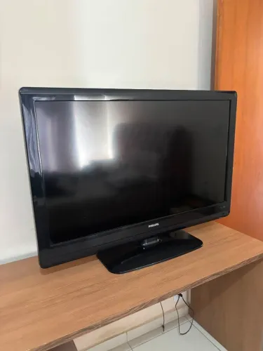 TV PHILIPS 42" - EM BOM ESTADO