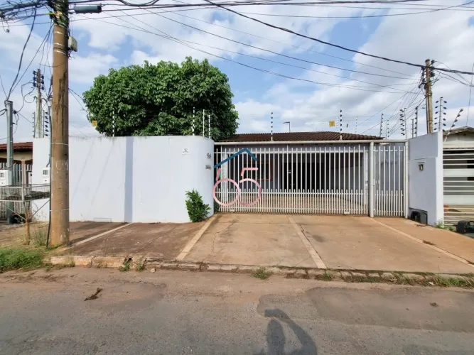 CASA ESPAÇOSA À VENDA NO BAIRRO PARQUE OHARA CUIABÁ/MT