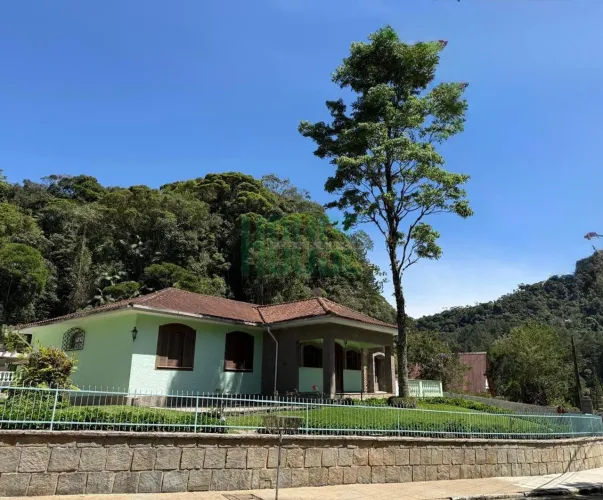 CASA EM CONDOMÍNIO - 4 QUARTOS - COMARY - TERESÓPOLIS/RJ