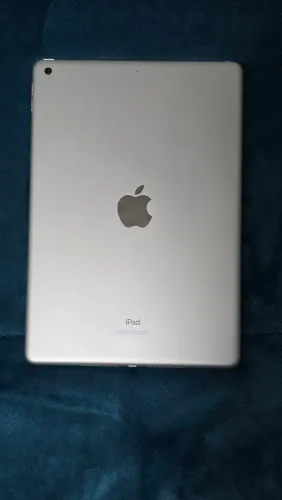 iPad 9a geração + capa magnética original (pouco uso)