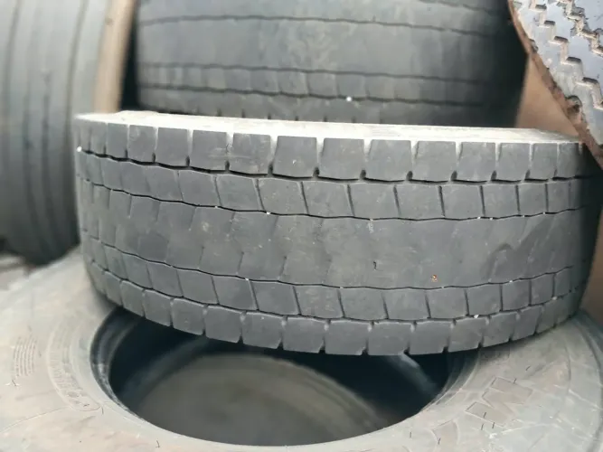 Pneu 295/80/R22.5.  R$ 700.00 cada  
