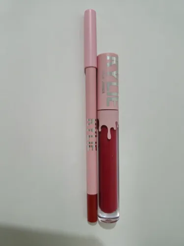 Kit batom e lápis Kylie Jenner lip kit