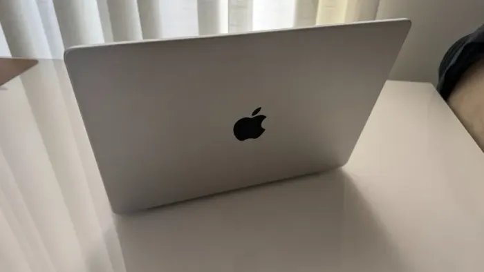 MacBook Pro 14 polegadas com chip M3 Pro, em estado de conservação excelente e pouco uso.