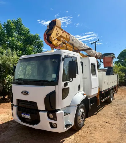 Ford cargo 1317 cesto aéreo