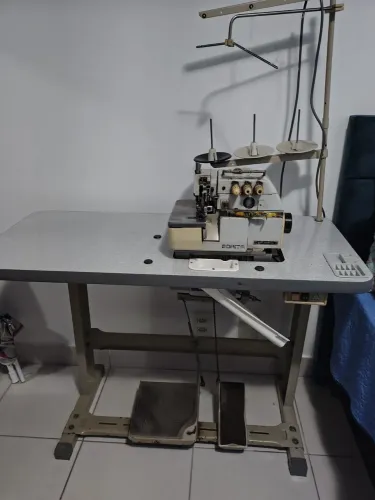 Máquina overlock 3 fios industrial