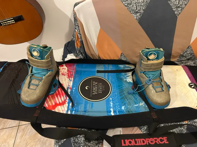 Prancha wakeboard 135 liquid force