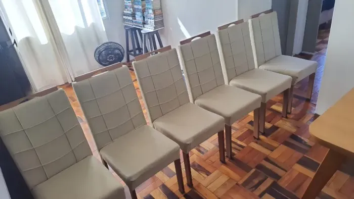 Kit 6 Cadeiras de Jantar Estofadas em linho