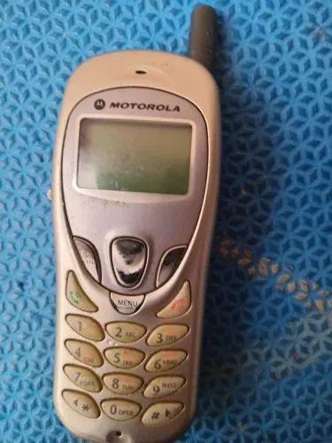 Celular Motorola antigo para colecionadores 