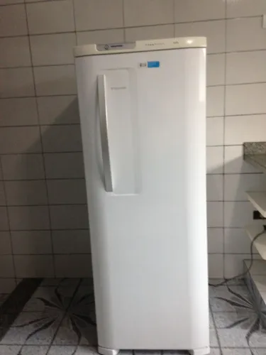 Geladeira Frost Free - Eletrolux Branca - 323L - 127V