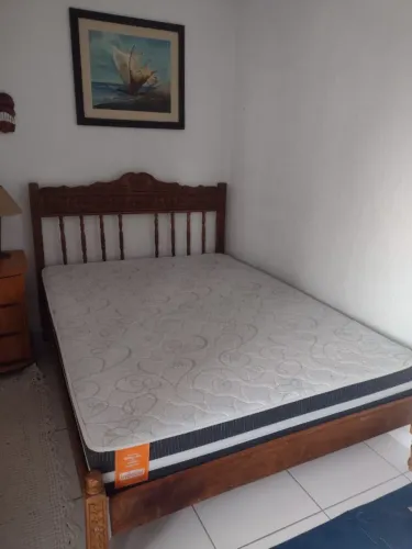 Cama de Madeira Jacarandá Vintage com colchão
