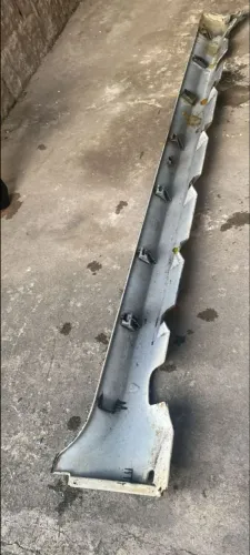 Moldura spoiler caixa de ar esquerdo do Fiat uno Sporting 