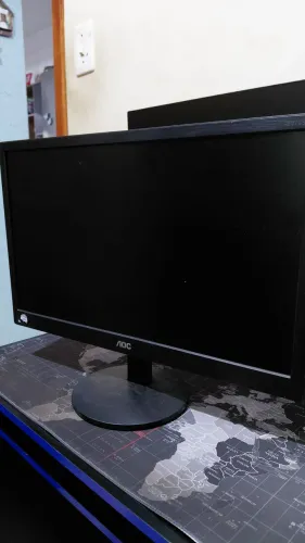 Monitor AOC preto + fone gamer evolut preto